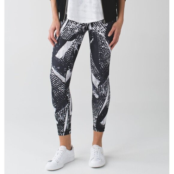 Lululemon High Times 7/8 Pant Full On Luon Static Mist White Black 8 - Picture 1 of 7